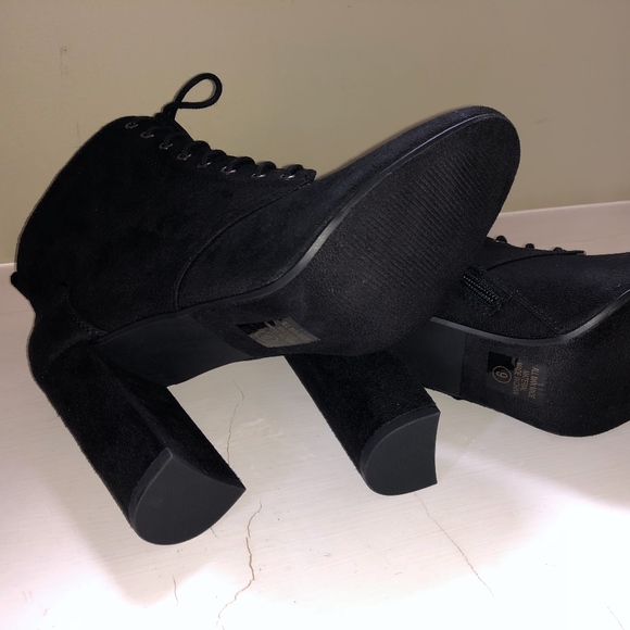 Black lace up 4" healed booties - Picture 3 of 4